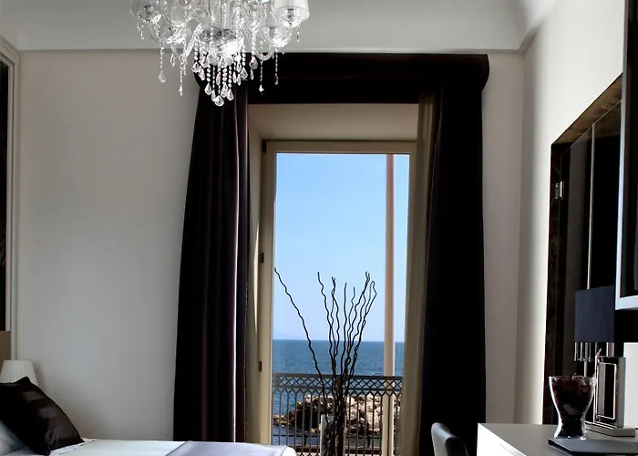 Partenope Relais Hotel 4*