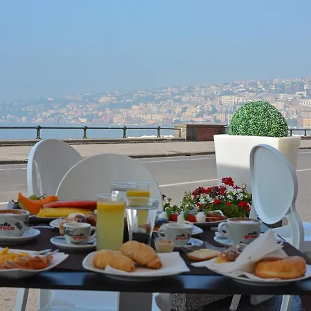 Partenope Relais מלון 4*