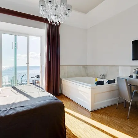 מלון Partenope Relais 4*