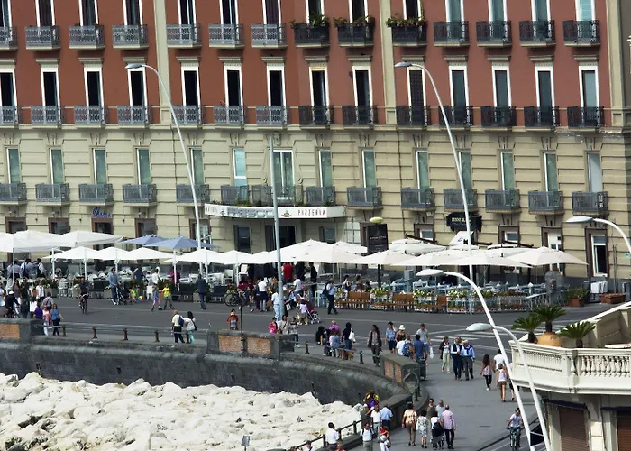 파르테노페 렐레 4*