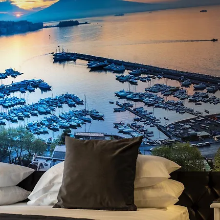 Partenope Relais Hotel 4*