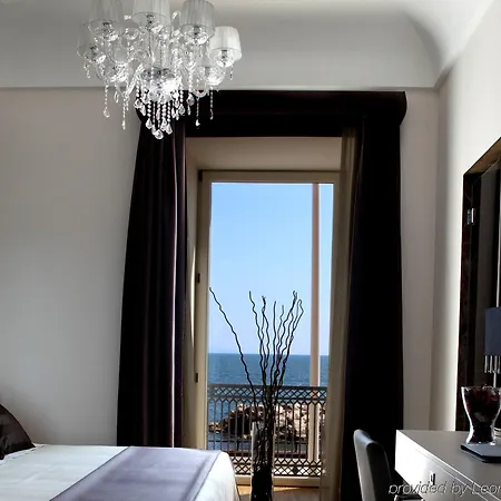 Partenope Relais Hotel 4*