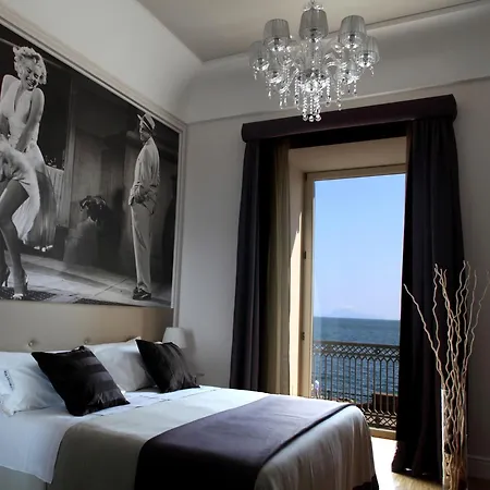 Partenope Relais Hotel